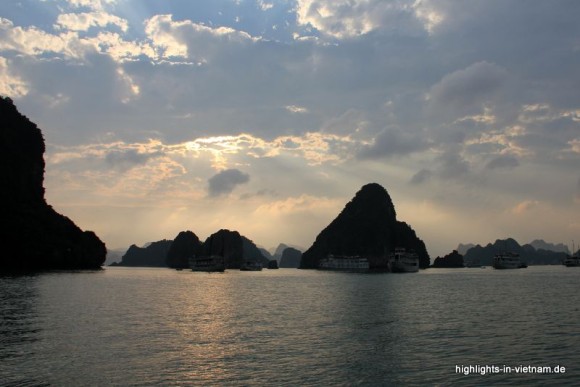 In der Halong-Bucht