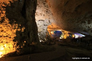 Höhle in der Halong-Bucht