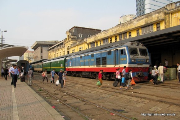 Zug in Hanoi